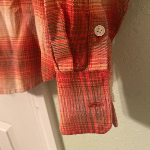 Women’s Flannel Size: L - Picture 6 of 6